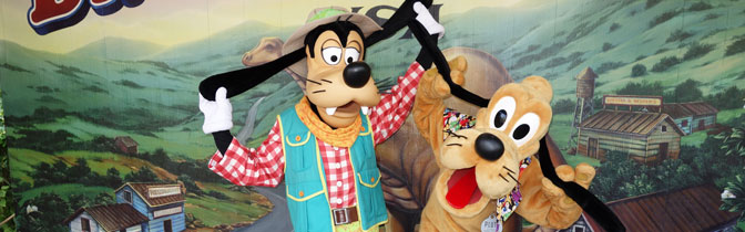 Goofy and Pluto meet and greet at Animal Kingdom in Walt Disney World