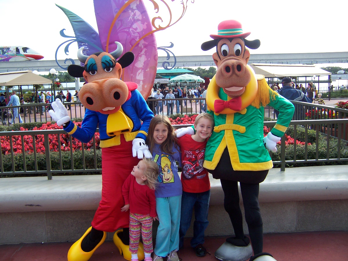 2006 - Clarabelle Cow and Horace Horsecollar.  I'm glad that these two awesome characters now appear to dance with kids in the Frontierland Hoedown (which most guests don't know exists), but in 2006 they appeared at the front of the Magic Kingdom to meet guests.