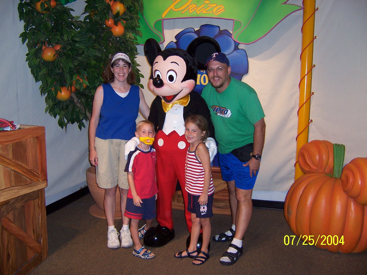 Mickey and Minnie at Toontown in Magic Kingdom 2004
