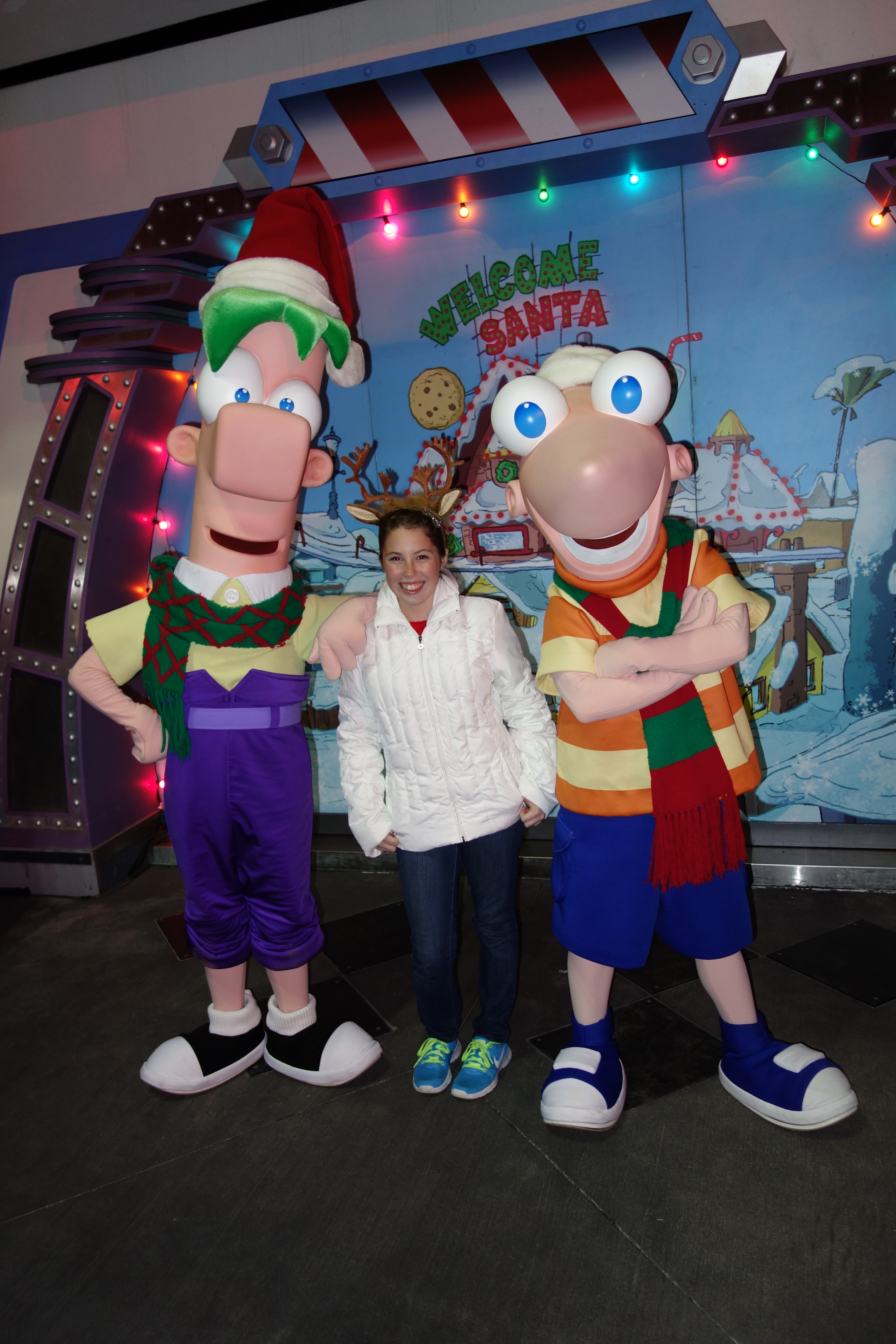 Phineas and Ferb Mickey's Very Merry Christmas Party 2012