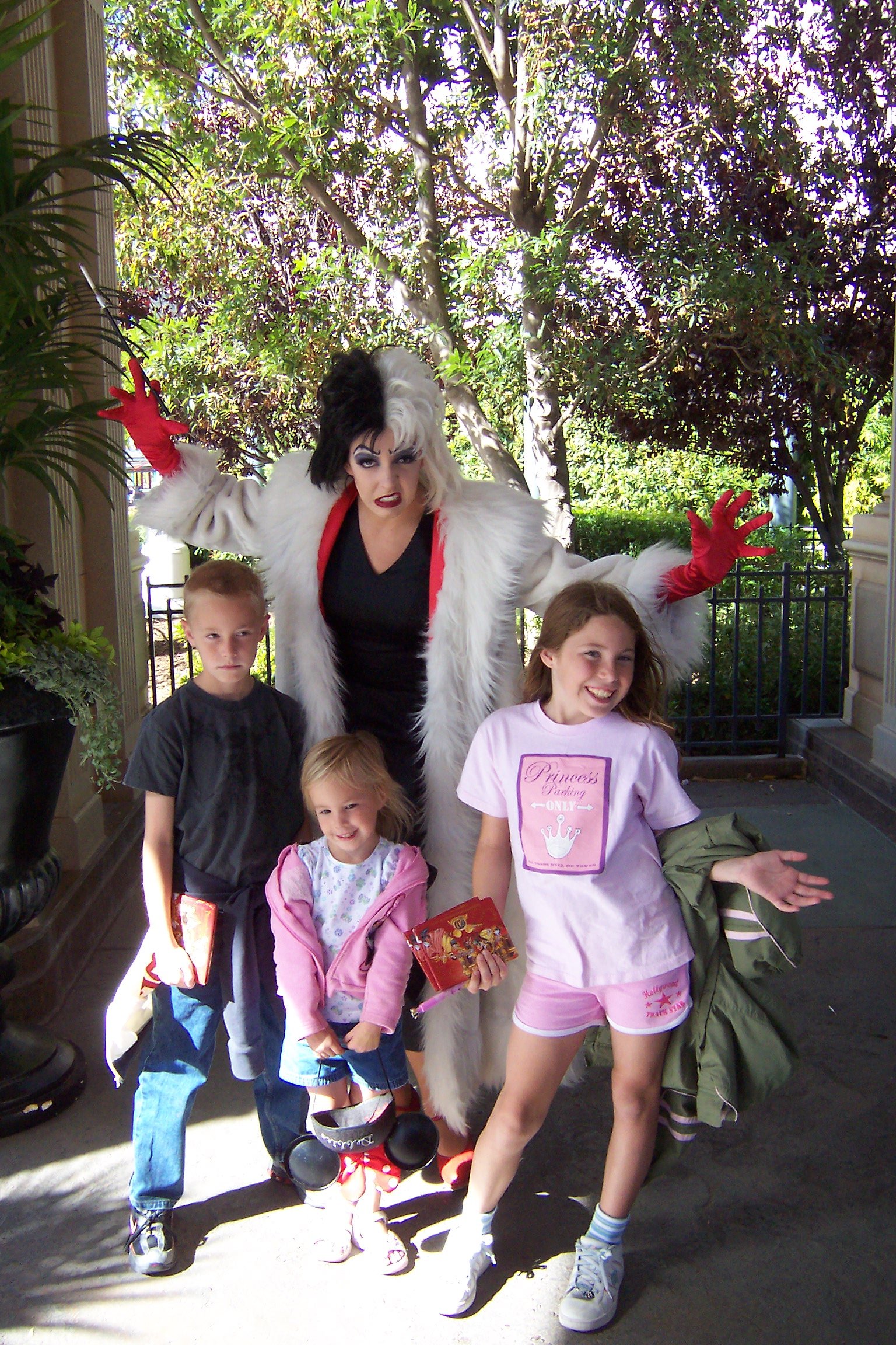 Cruella at Disneyland 2007
