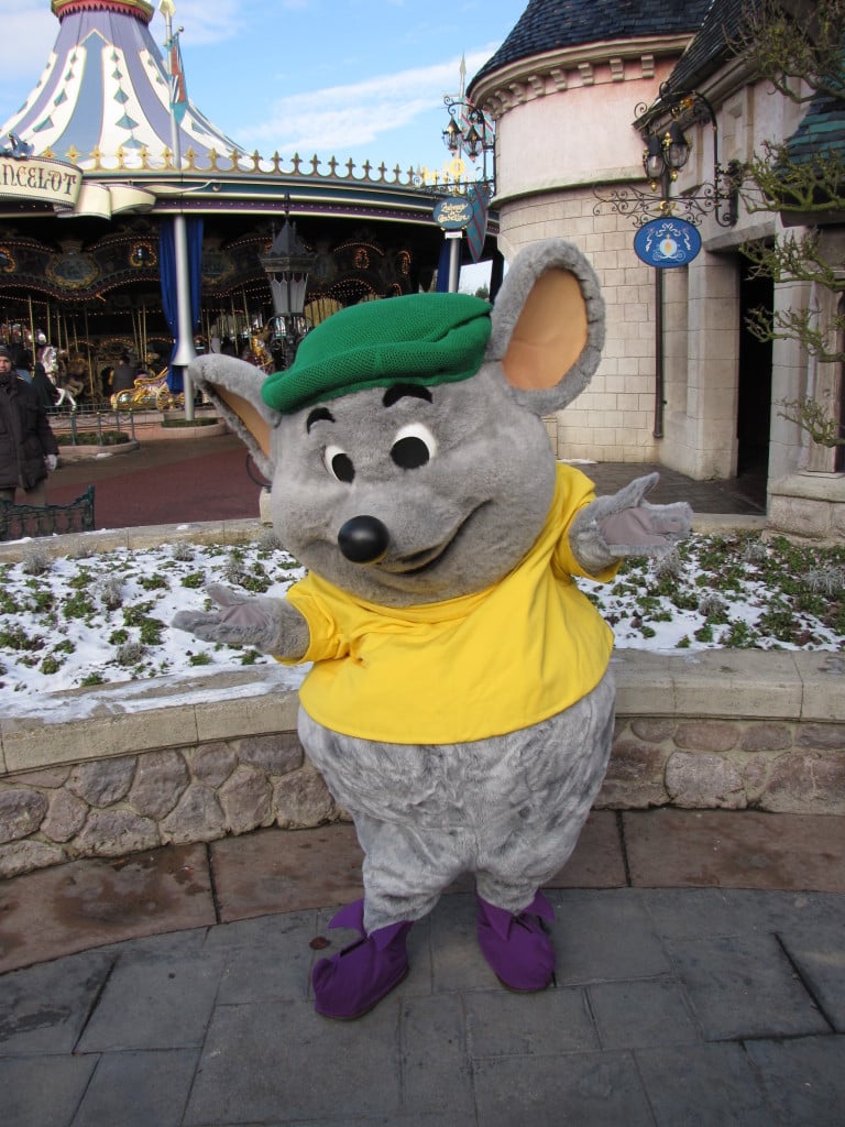 Gus made a very rare appereance on Valentins Day in 2010, you can't find him normally at the Parks.