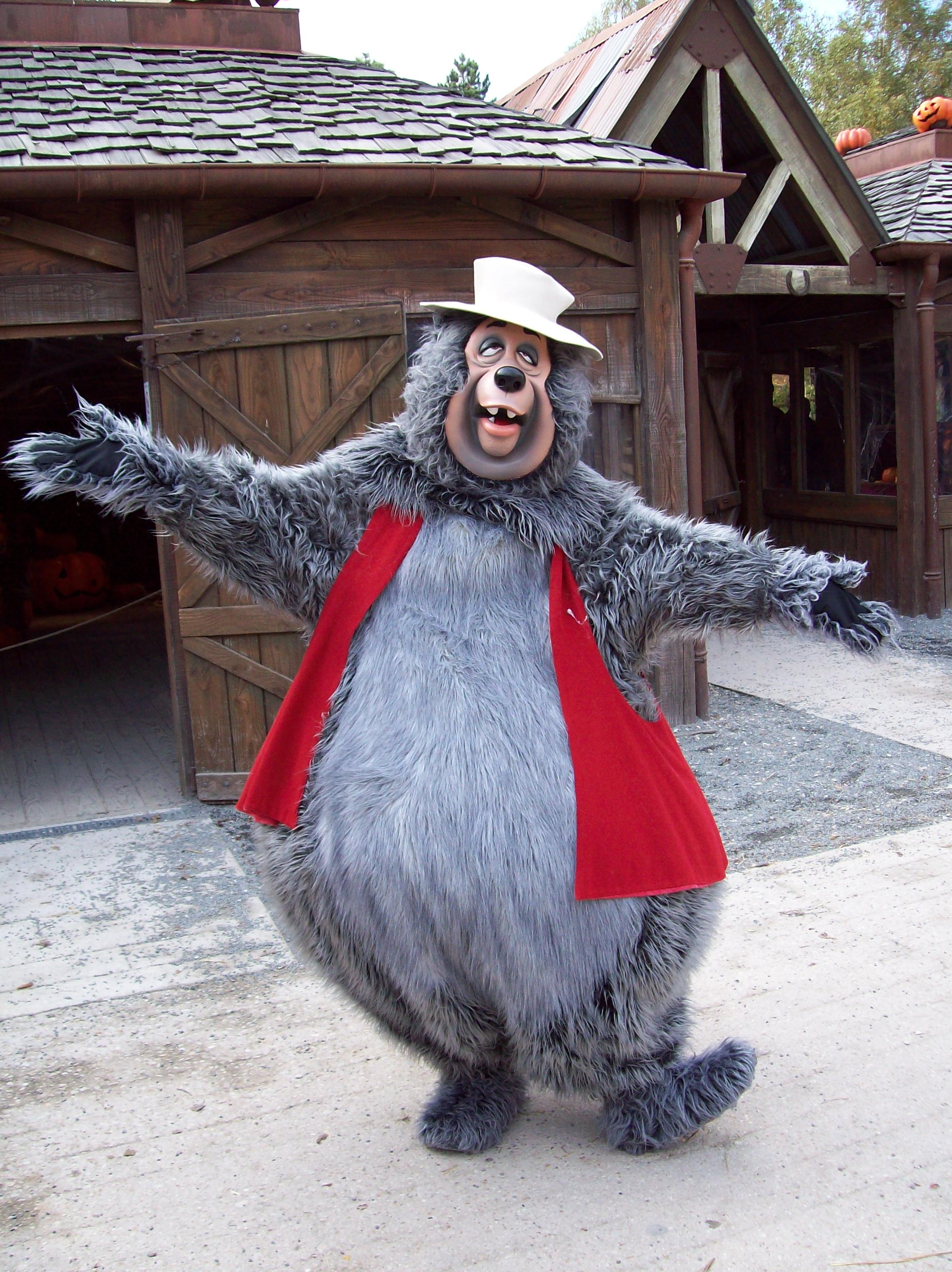 Big Al used to do Meet'n'Greets all the time, but nowadays it can be quite hard to find him at the Parks.