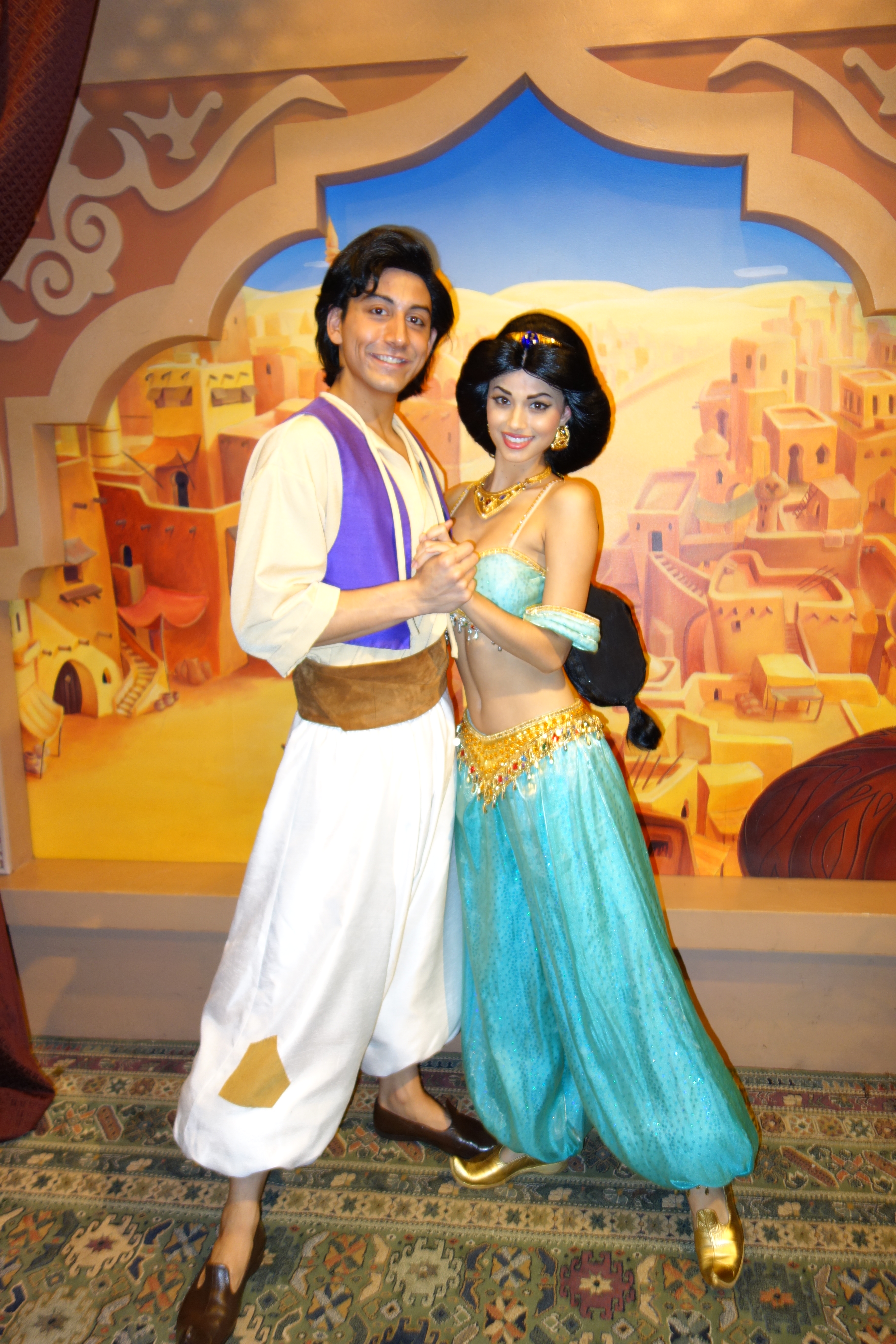 Aladdin and Jasmine Disney World Character meet and greet in Epcot