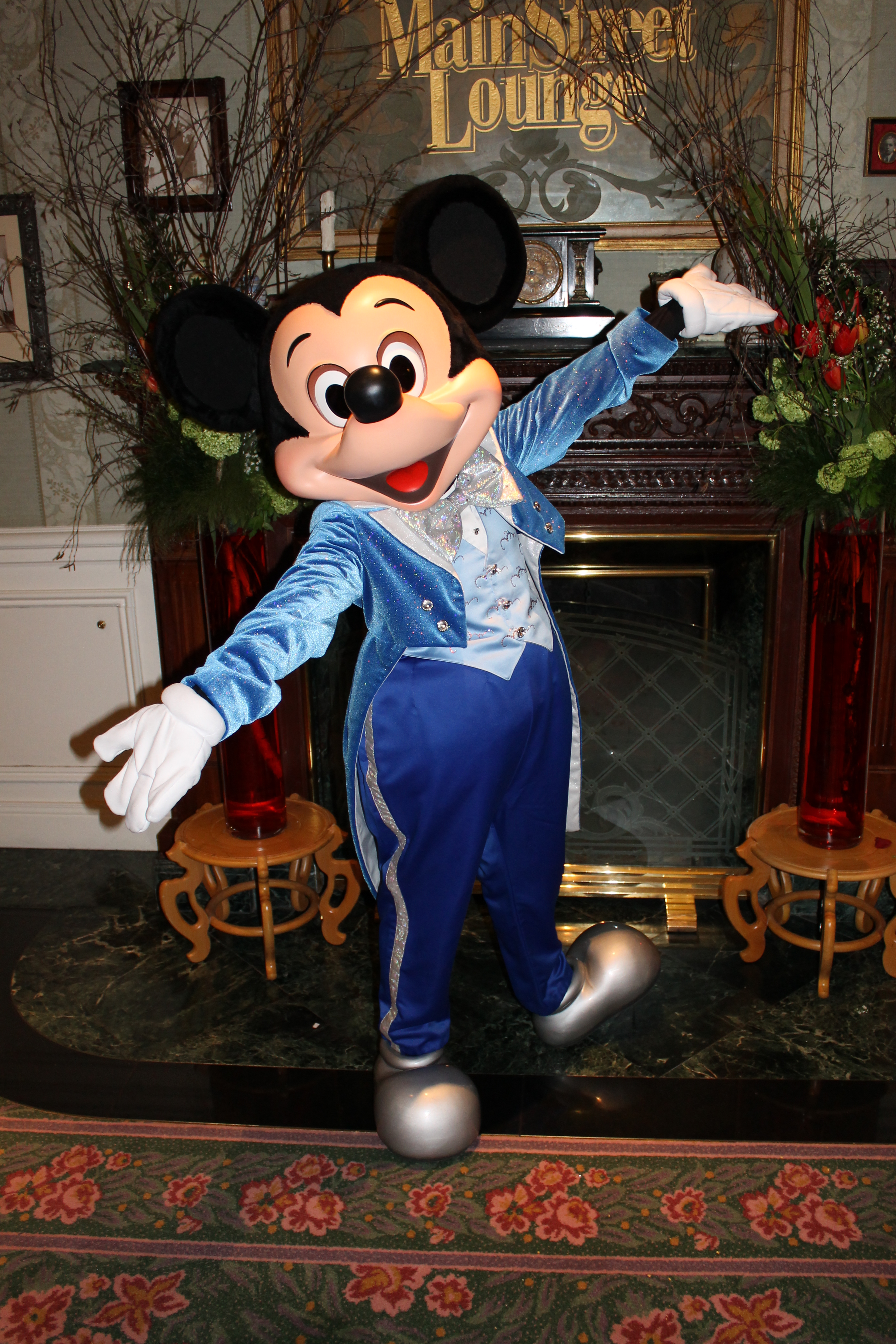 Mickey wearing a special outfit at the Disneyland Hotel during Valentine's Day 2013. Mickey used to wear this outfit during the Candleabration Show which ran from 2007 until 2009.
