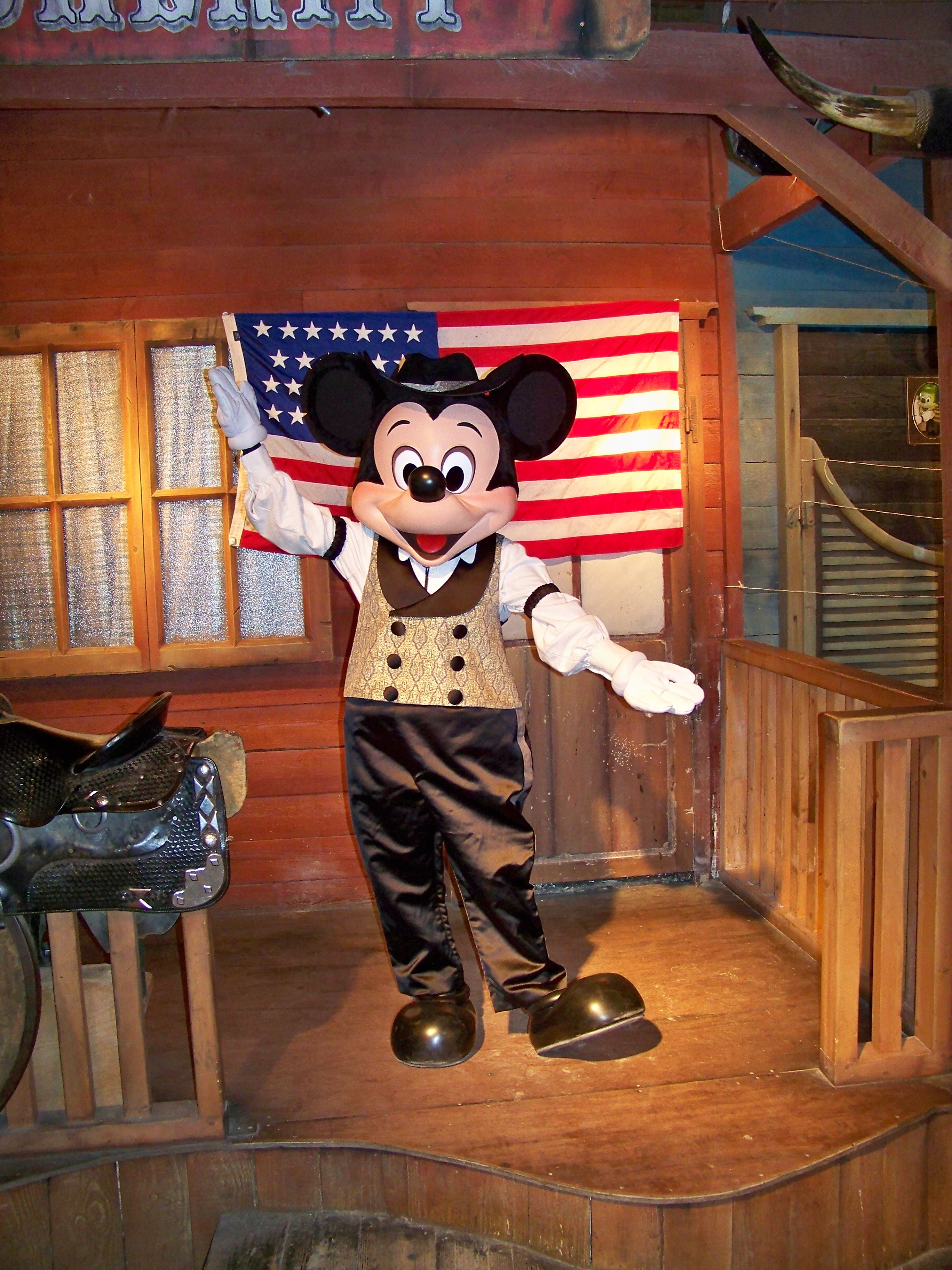 Mickey in his cowboy outfit. Mickey does a 30 minute meet'n'greet before he stars in the Buffalo Bill's Wild West Show at Disney Village. This meet'n'greet is only avaible for guests attending the Buffalo Bill's Wild West Show.