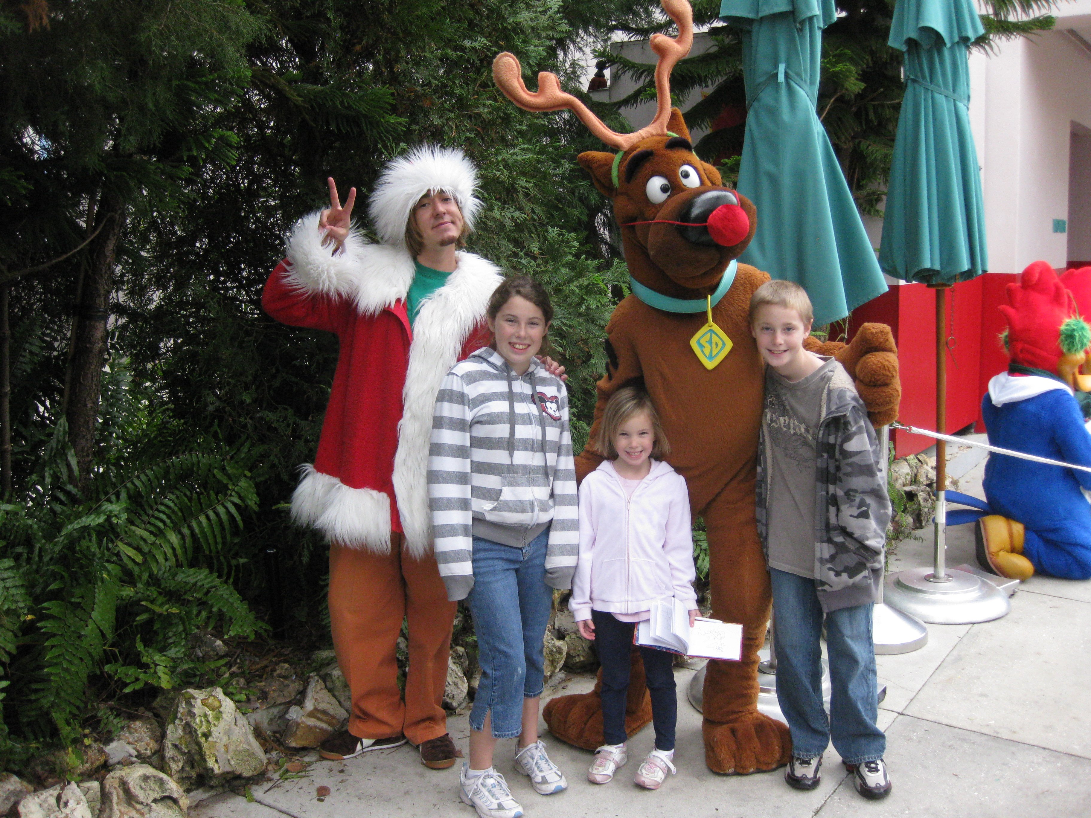 Scooby and Shaggy Universal Studios Orlando Christmas 2009