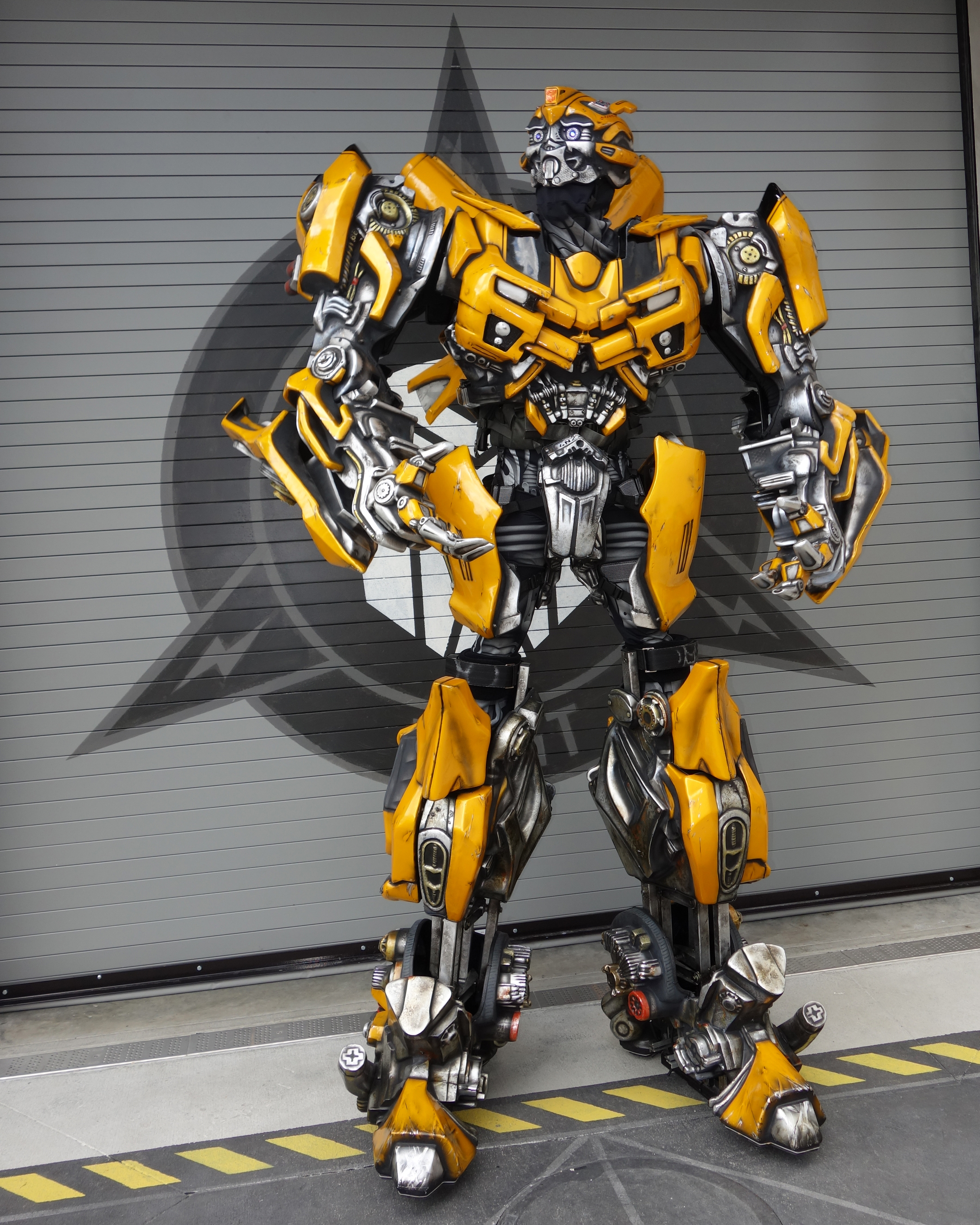 universal-studios-orlando-transformers-bumblebee-meet-and-greet-3.jpg