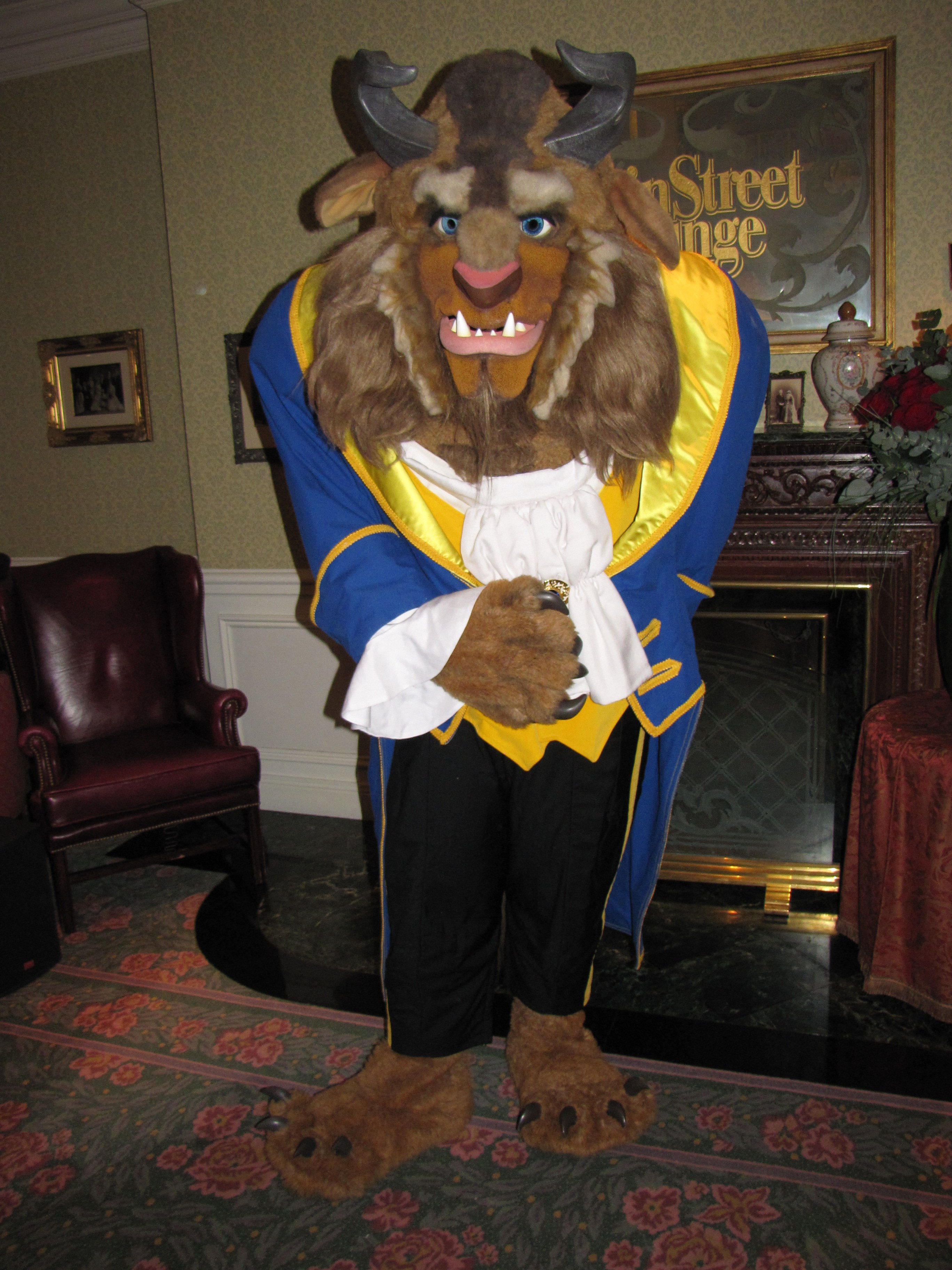 The Beast in his ball outfit during a special Meet'n'Greet at the Disneyland Hotel during Valentin's Day 2010.