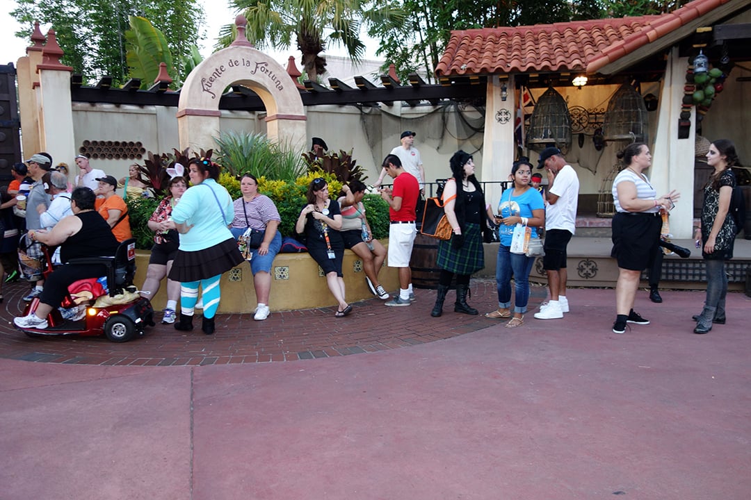 Line for Jack Sparrow at 7:41 PM.  He didn't begin his first meet until 8:00 PM.  Much longer line that is really necessary.  Why not have him appear at 7:00 PM.  Is it that hard?