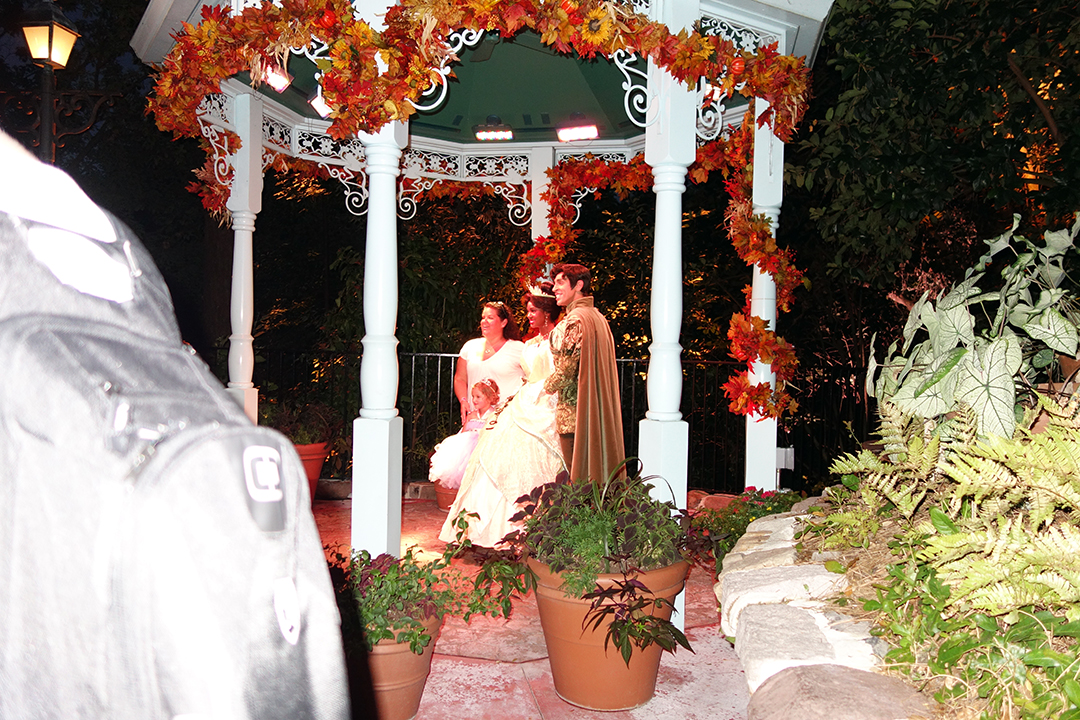 Tiana met with Naveen there were short lines for them all night.  This was taken at 7:57