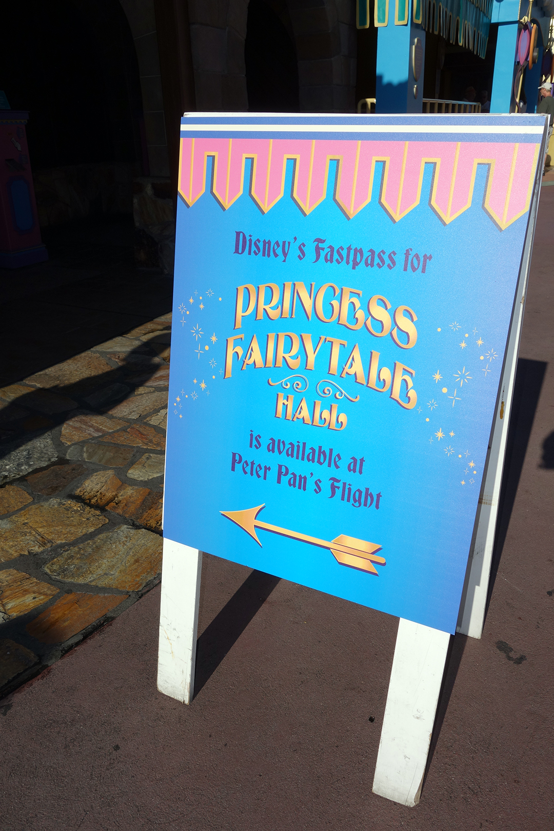 Once you get to the Peter Pan's Flight Fastpass distribution area, you'll see another handy sign pointing at the machines
