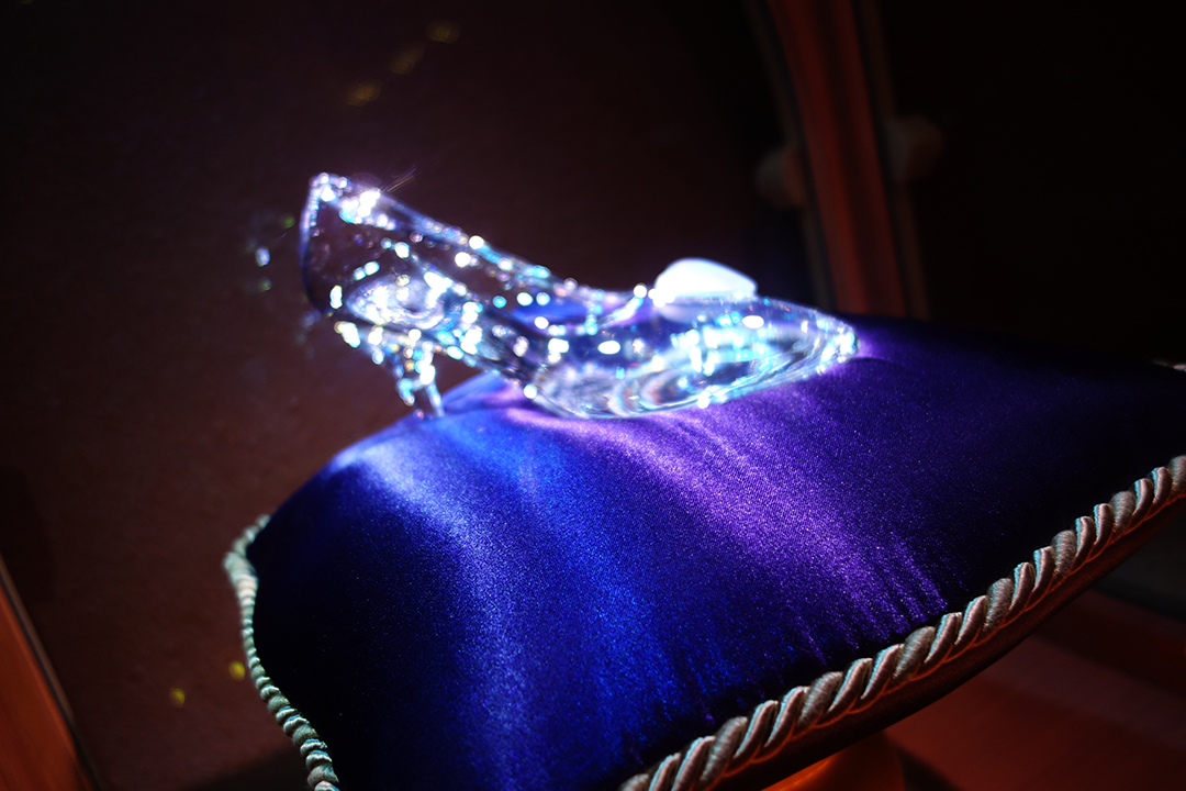 Closer view of the Glass Slipper.  It's located at the end of the photo hall queue area.