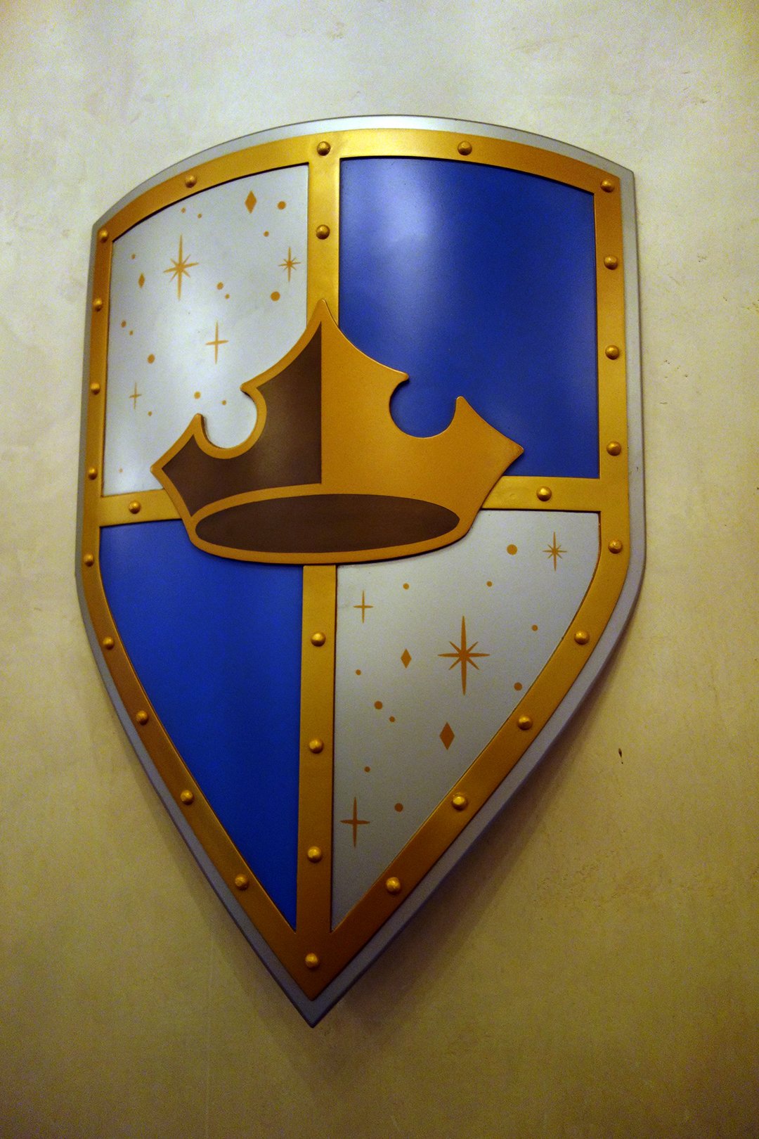 It wouldn't be royal without some shields!