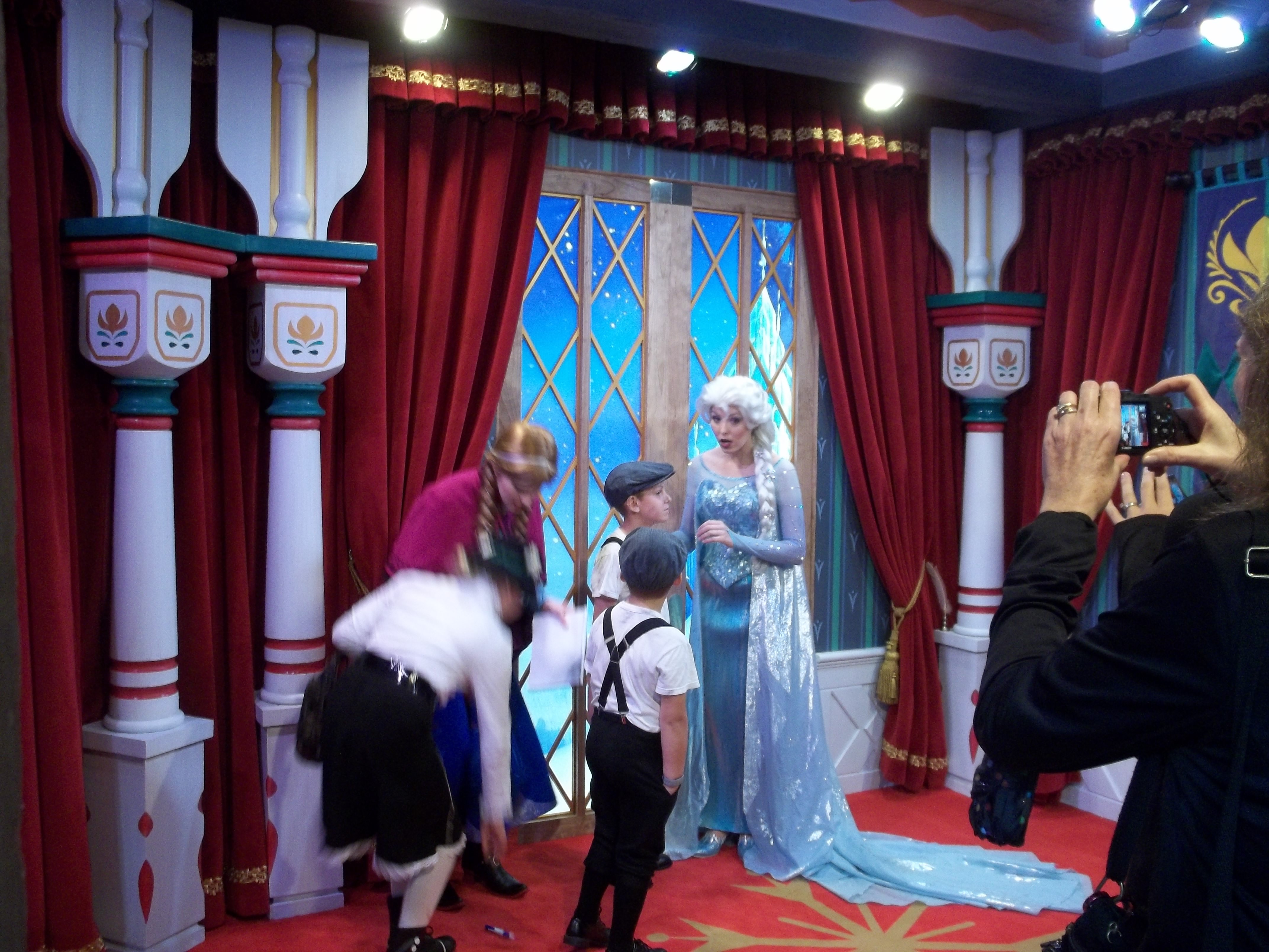 Anna and Elsa Frozen Meet in Epcot Norway
