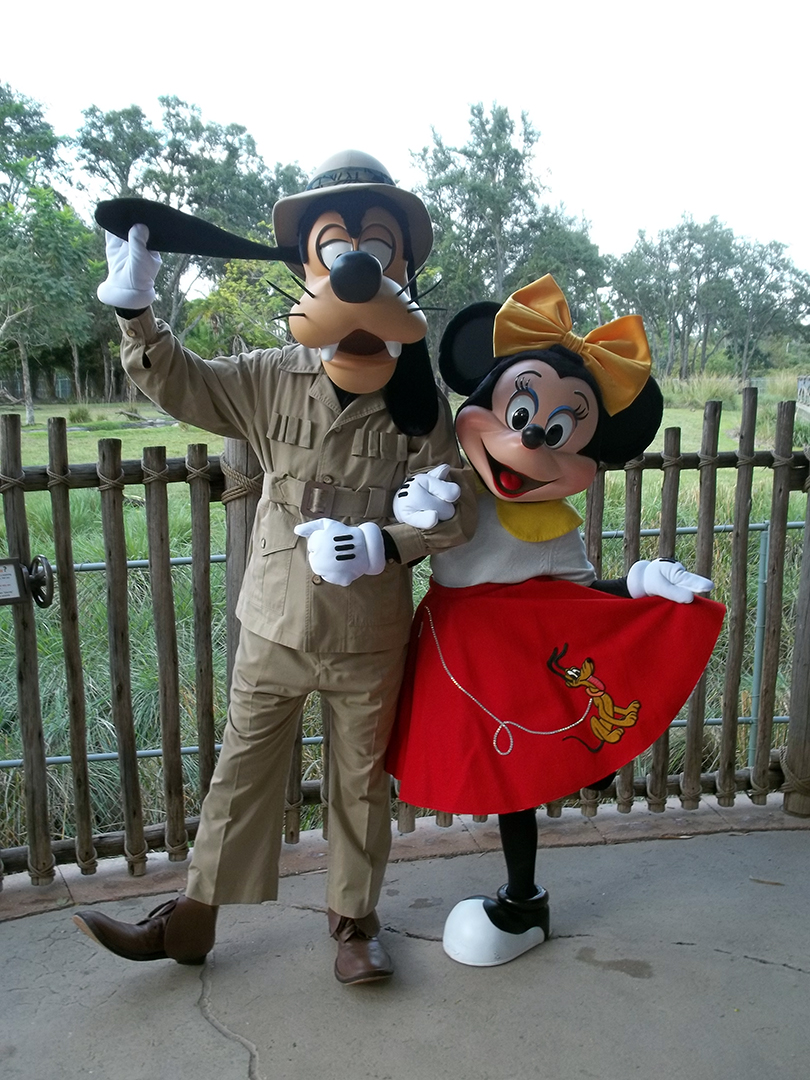 Walt Disney World, Character Meet and Greet, Halloween, Animal Kingdom Kidani Lodge, Goofy, Minnie Mouse