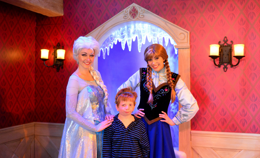 Disneyland Anna and Elsa Rich Muller (5)