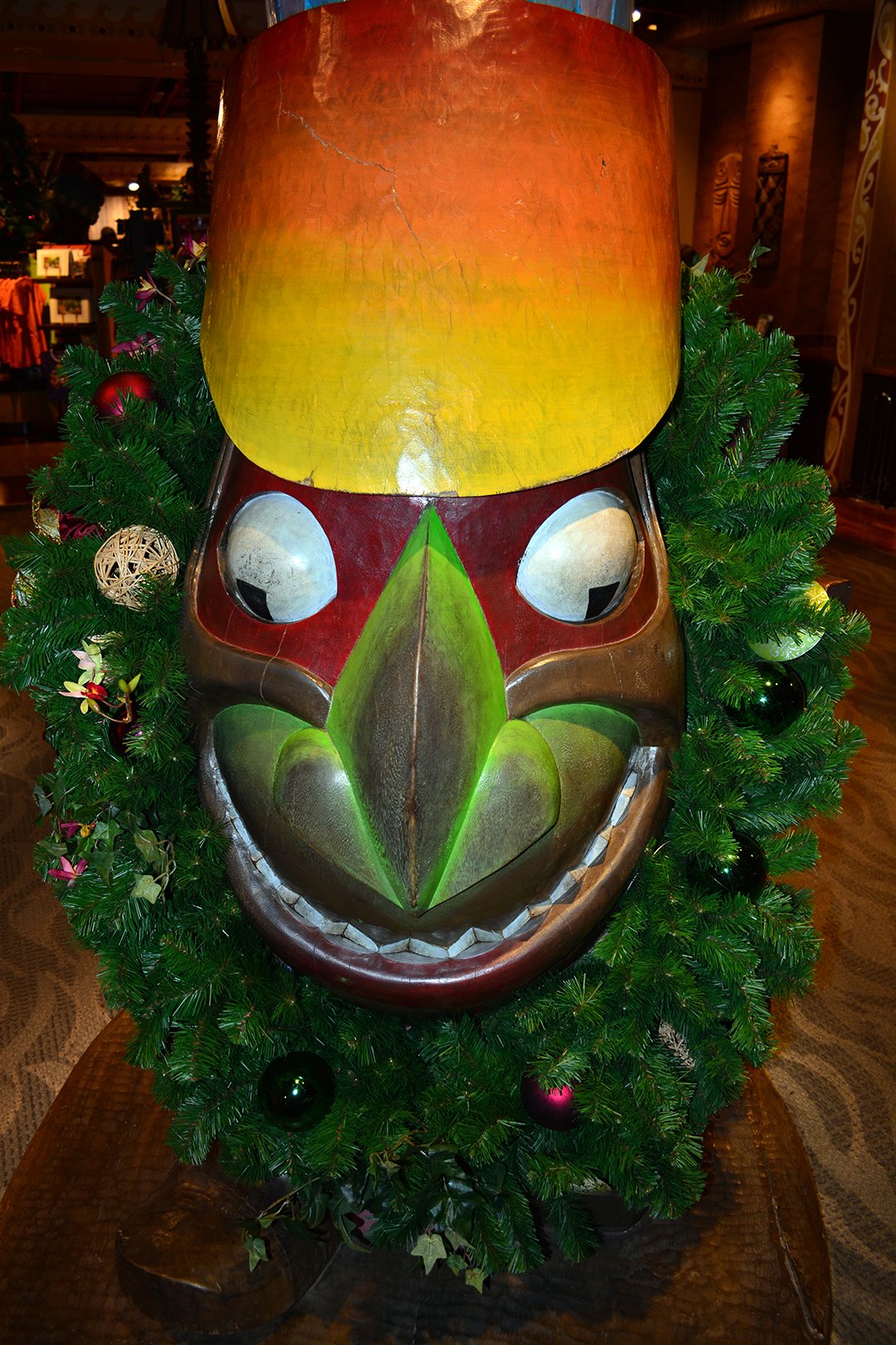 Polynesian Resort Christmas Characters and Christmas Decor (24)