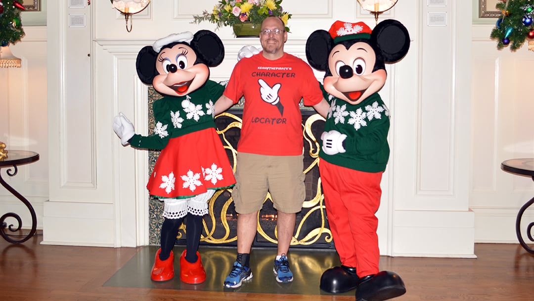 Walt Disney World Boardwalk Resort Chrismas Characters Mickey and Minnie and Christmas Decor (4)