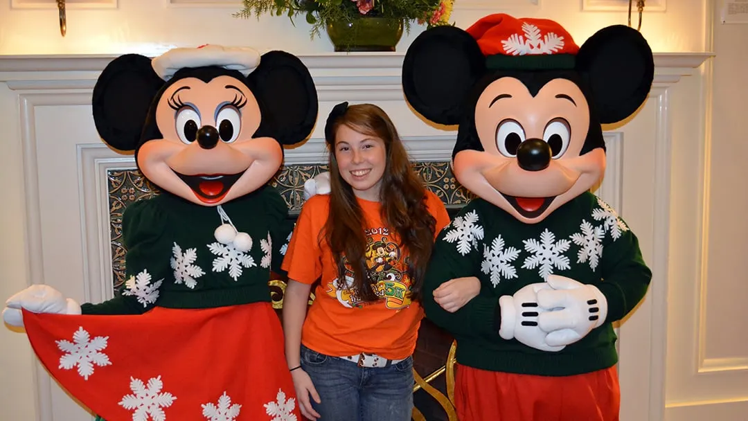 Walt Disney World Boardwalk Resort Chrismas Characters Mickey and Minnie and Christmas Decor (7)