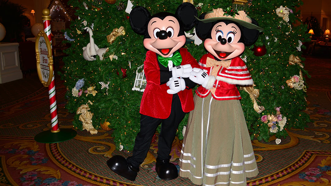 Walt Disney World Grand Floridian Christmas decor Christmas Characters Mickey and Minnie (41)