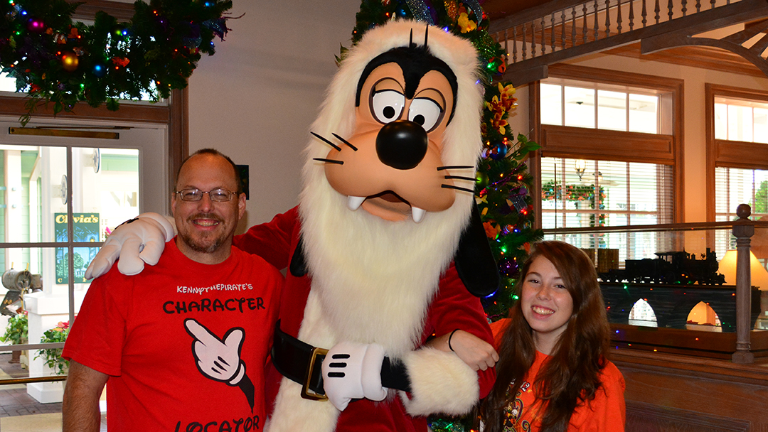 Walt Disney World Old Key West Resort Christmas Characters Santa Goofy Christmas Decor (11)