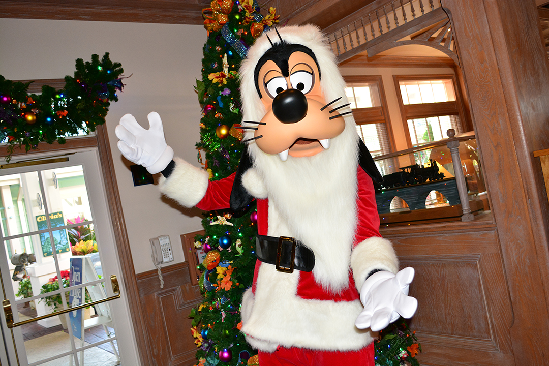 Walt Disney World Old Key West Resort Christmas Characters Santa Goofy Christmas Decor (9)