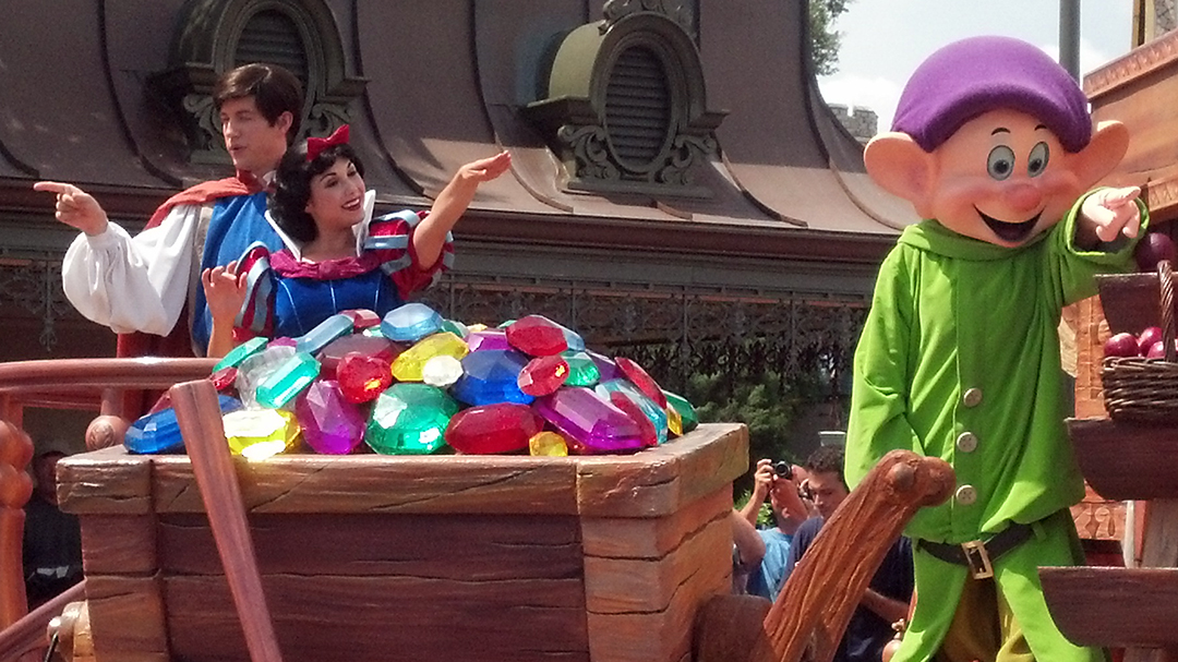 Walt Disney World, Magic Kingdom, Celebrate a Dream Come True Parade, Snow White, Dopey