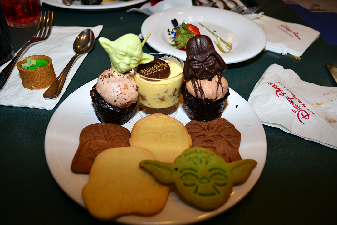 Desserts at Jedi Mickey Star Wars Diner at Hollywood and Vine in Disney Hollywood Studios
