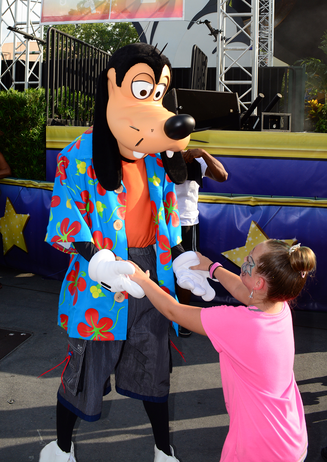Goofy Rock your summer side dance party at Hollywood Studios June 2014