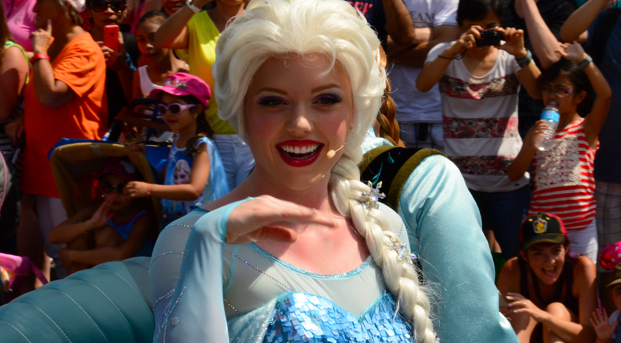 7-18 Elsa frozen parade hollywood studios