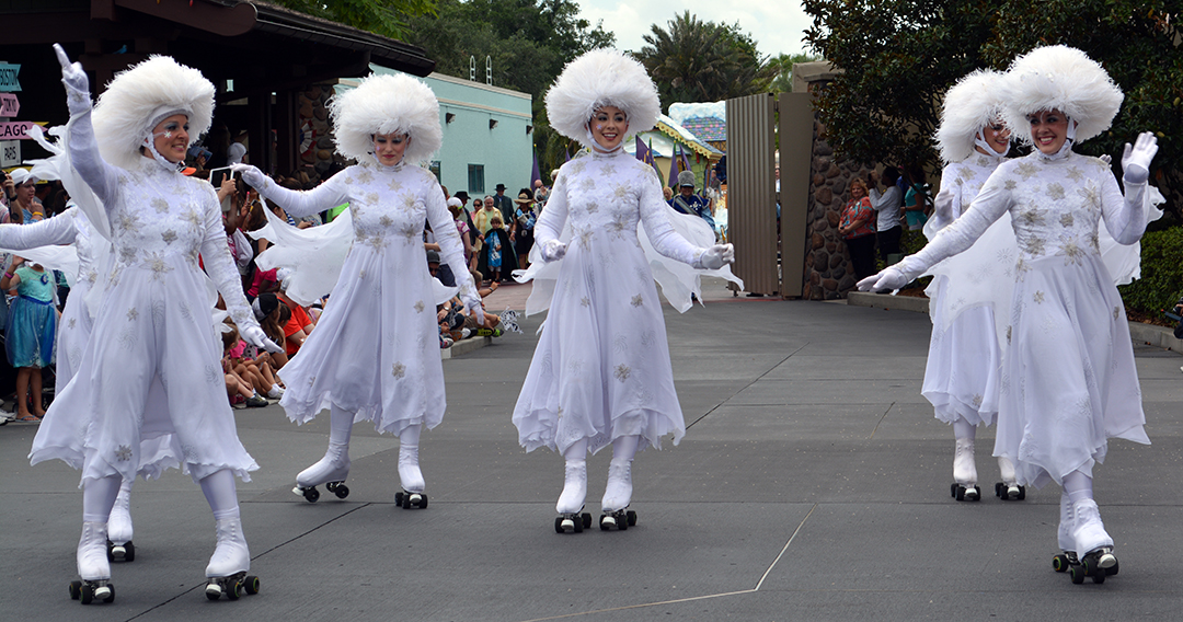 Snow skaters Anna and Elsa's Royal Welcome Parade featuring Kristoff at Hollwood Studios in Disney World (6)