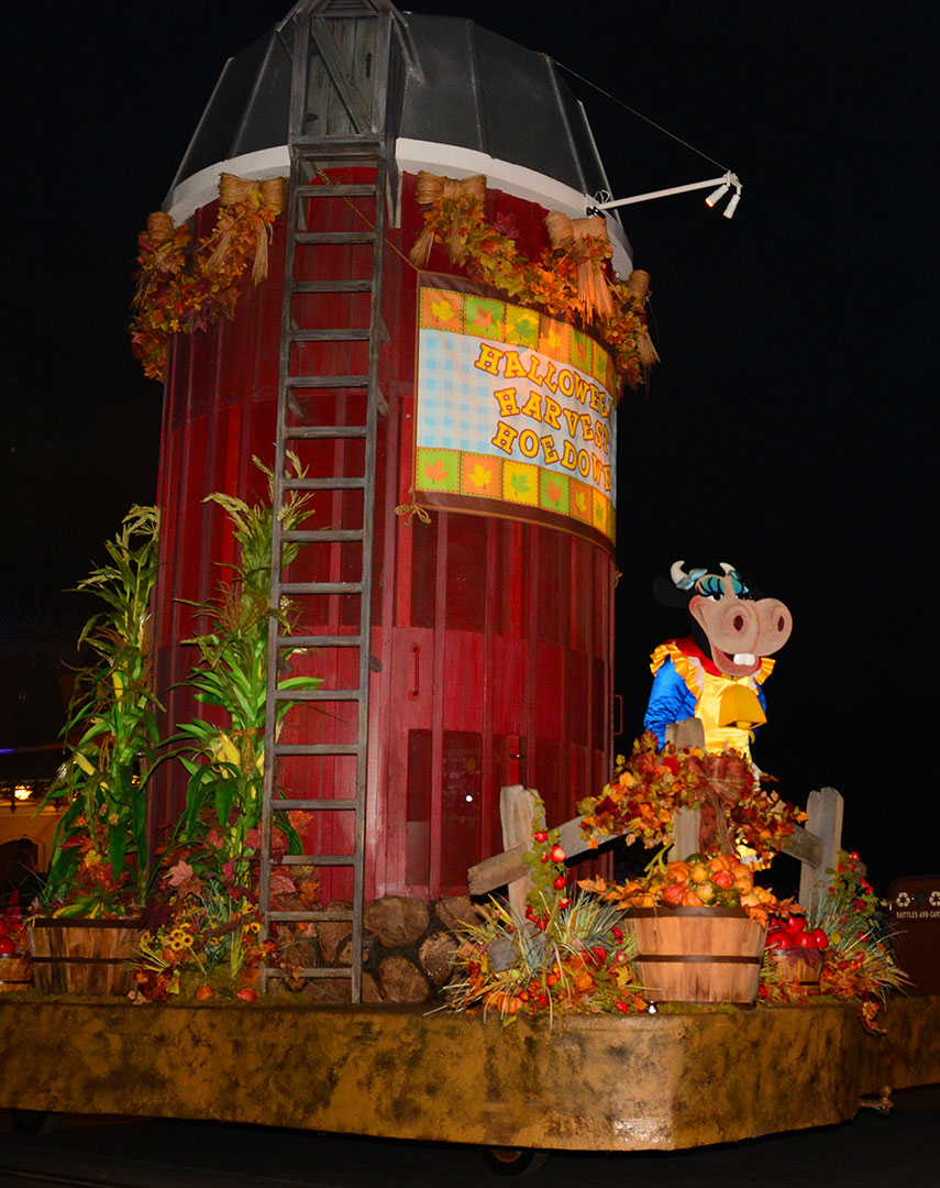 Mickey's Not So Scary Halloween Party 2014 Boo to You Halloween Parade Clarabelle Cow