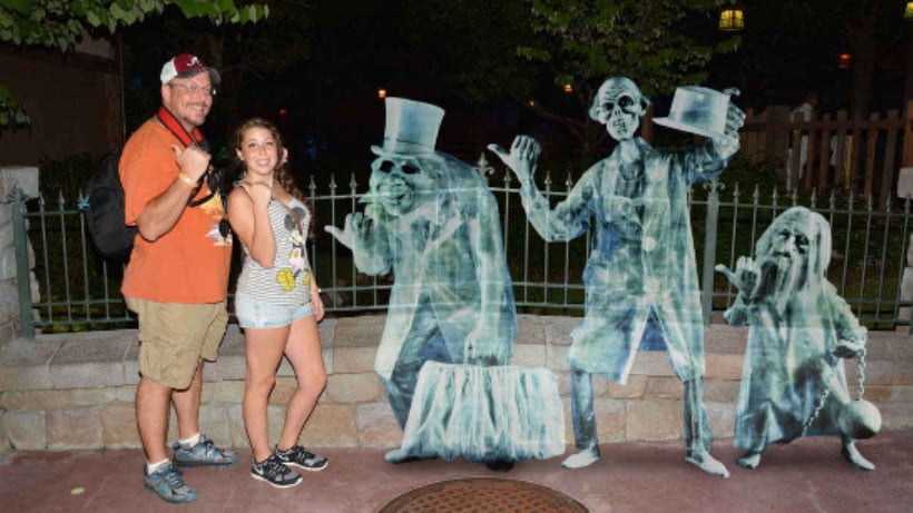 Mickey's Not So Scary Halloween Party Photopass Magic Shot hitch hiking ghosts