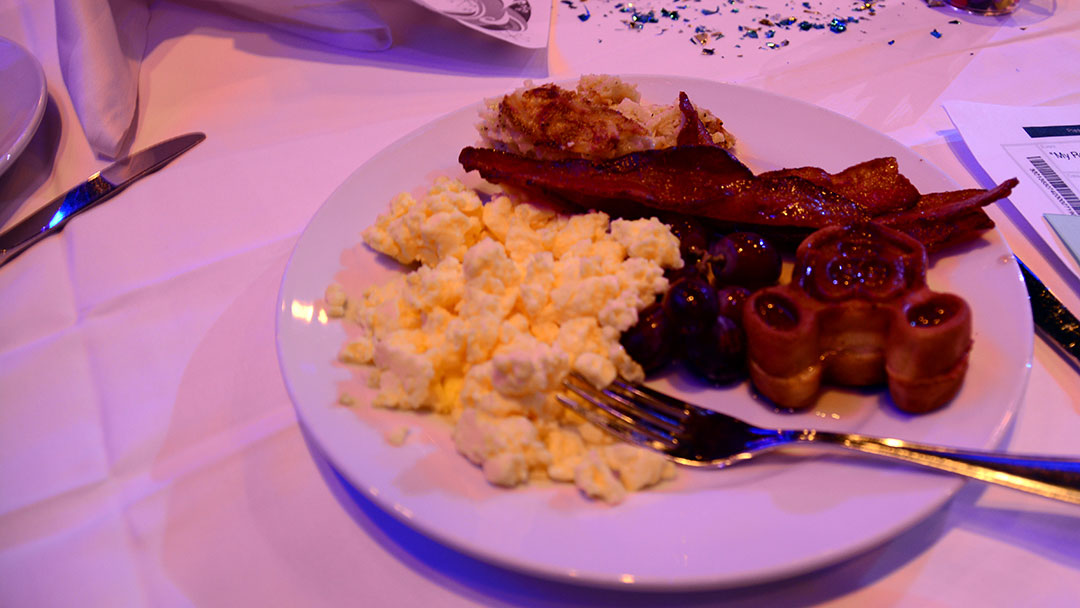 My Royal Coronation Breakfast with Anna and Elsa from Frozen (17)