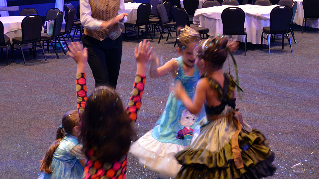 My Royal Coronation Breakfast with Anna and Elsa from Frozen (60)