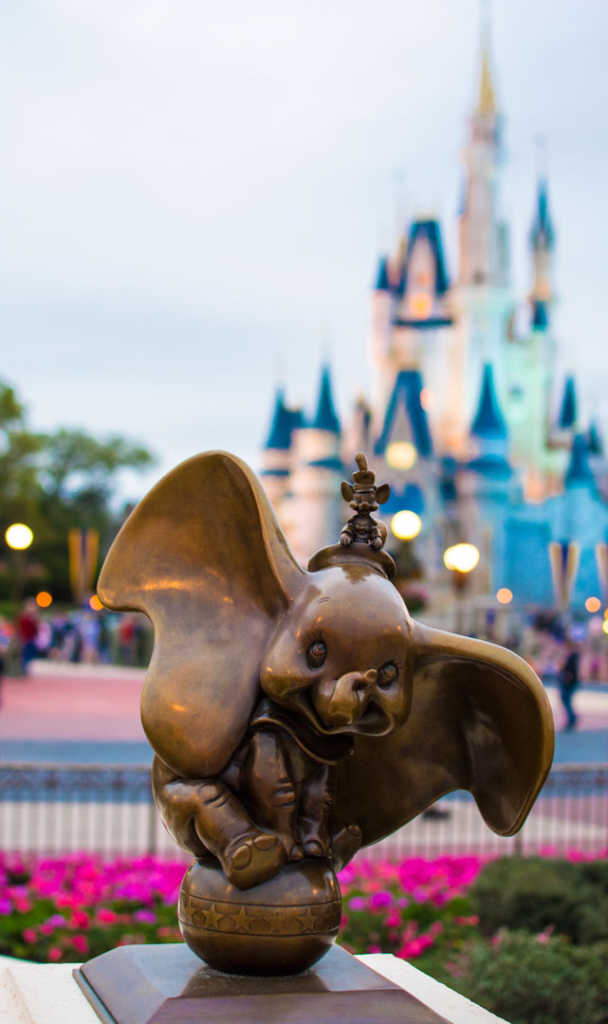Dumbo in Castle Hub at Magic Kingdom in Walt Disney World l kennythepirate.com