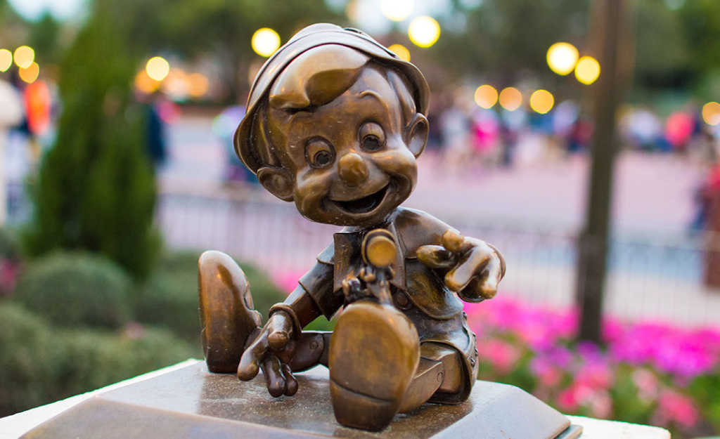 Pinocchio in Castle Hub at Magic Kingdom in Walt Disney World l kennythepirate.com