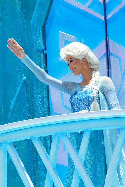How to experience the Frozen Royal Welcome at Disney's Hollywood Studios #frozenfun #coolestsummerever Elsa