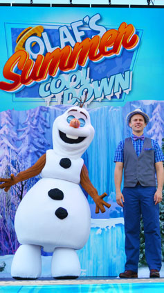 Olaf Summer Cooldown at Disney's Hollywood Studios in Walt Disney World #coolestsummerever #frozenfun