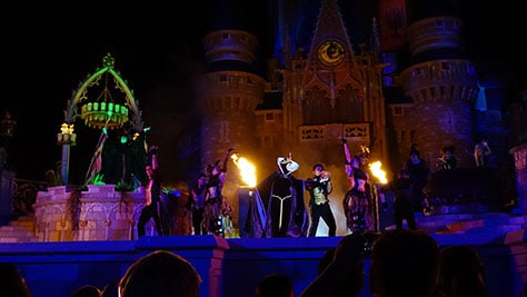 Hocus Pocus Villain Spelltacular at Mickey's Not So Scary Halloween Party 2015 (20)