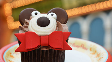 Mickey's Very Merry Christmas Party treats and cupcakes