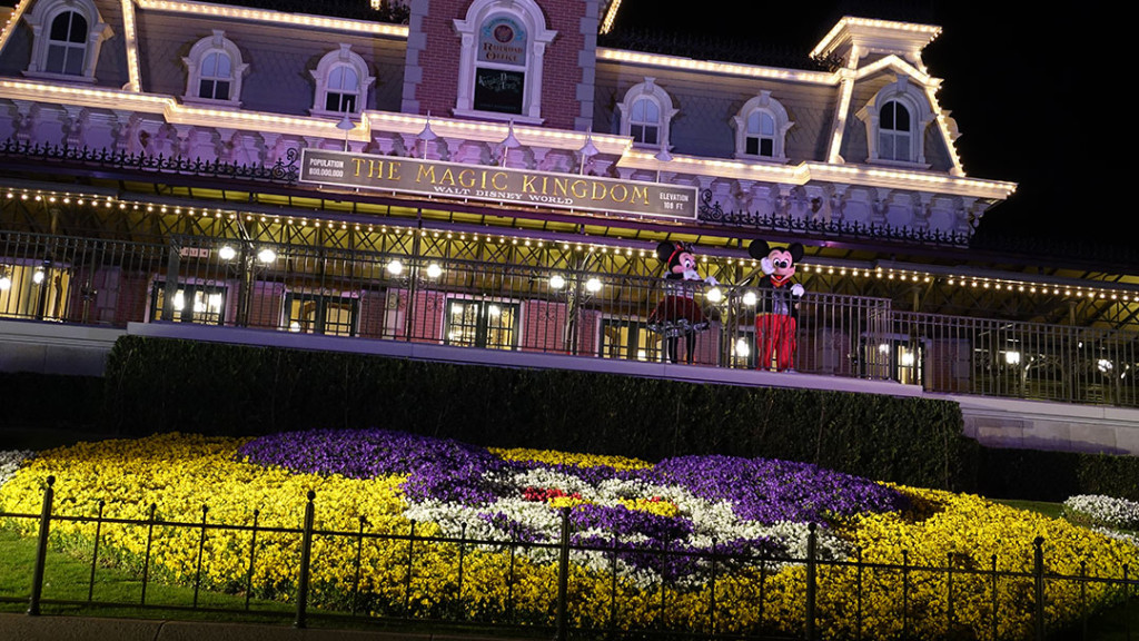 DVC 25th Anniversary Party at Magic Kingdom in Disney World Mickey and Minnie #dvc25