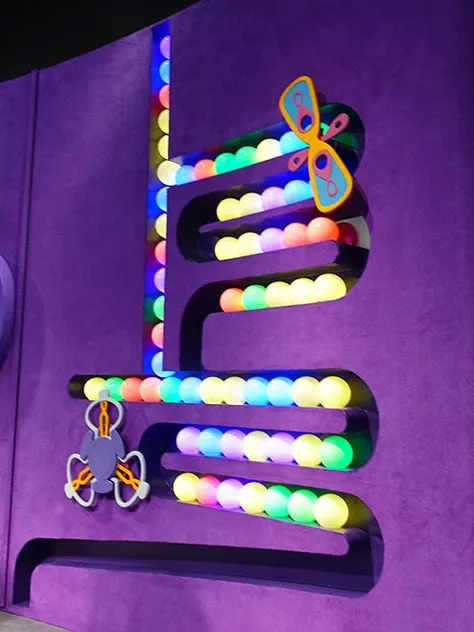 How to meet Joy and Sadness from Inside Out at Epcot in Disney World (11)