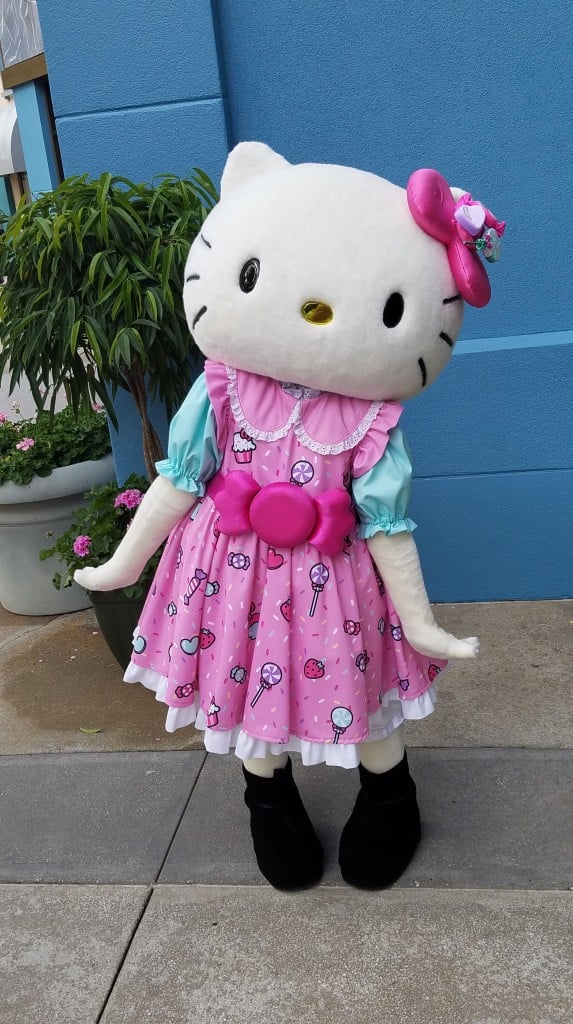 Universal Orlando Character Day with Ryan and Heather April 2016 (15) Hello Kitty