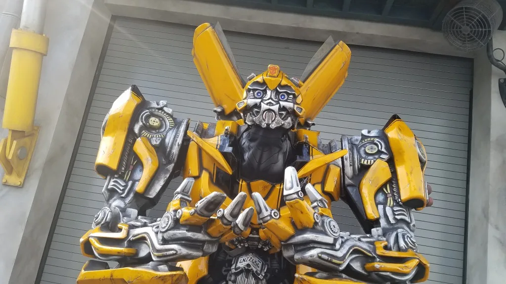 Universal Orlando Character Day with Ryan and Heather April 2016 (2) Bumblebee