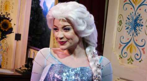 Meet Anna and Elsa at the Royal Summerhus in Epcot (43)