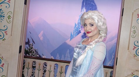 Meet Anna and Elsa at the Royal Summerhus in Epcot (49)