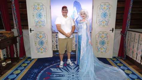 Meet Anna and Elsa at the Royal Summerhus in Epcot (50)