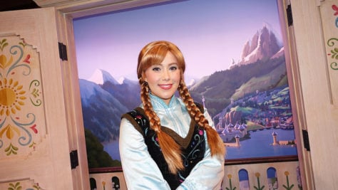 Meet Anna and Elsa at the Royal Summerhus in Epcot (57)